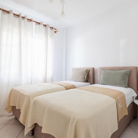 Apartment Next To The Sea Paralia Dionysiou Esterno foto