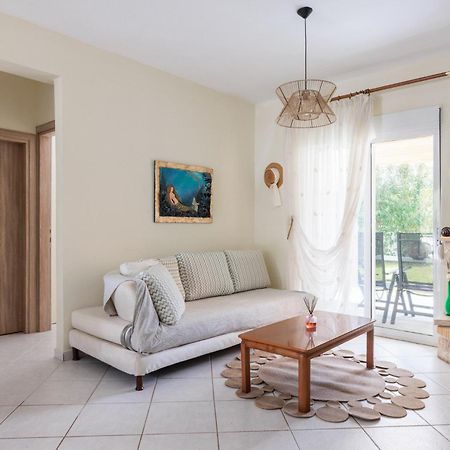 Apartment Next To The Sea Paralia Dionysiou Esterno foto