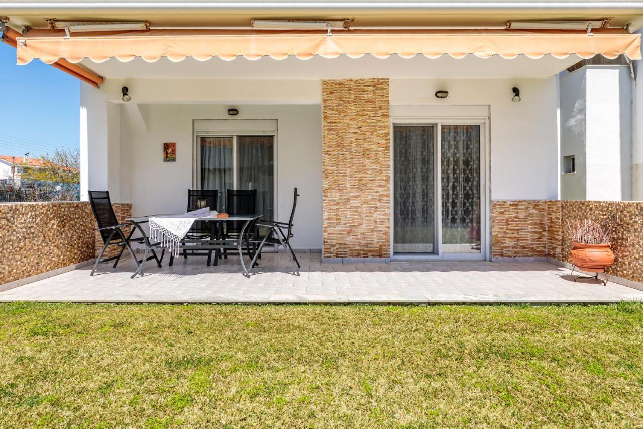 Apartment Next To The Sea Paralia Dionysiou Esterno foto
