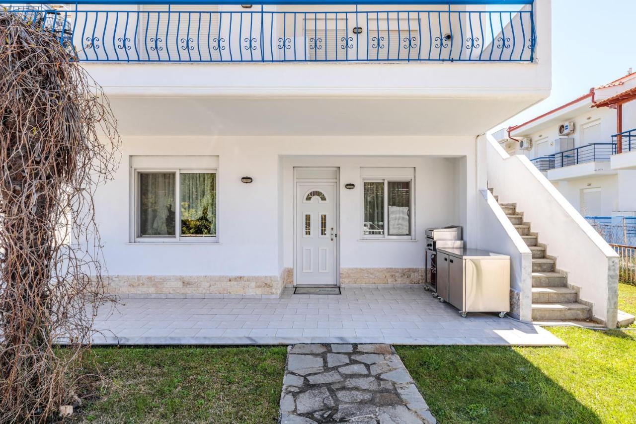 Apartment Next To The Sea Paralia Dionysiou Esterno foto