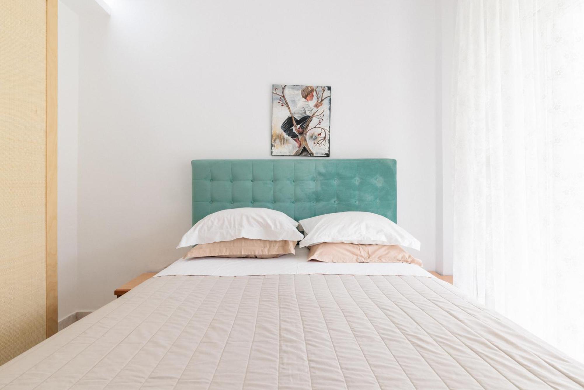 Apartment Next To The Sea Paralia Dionysiou Esterno foto